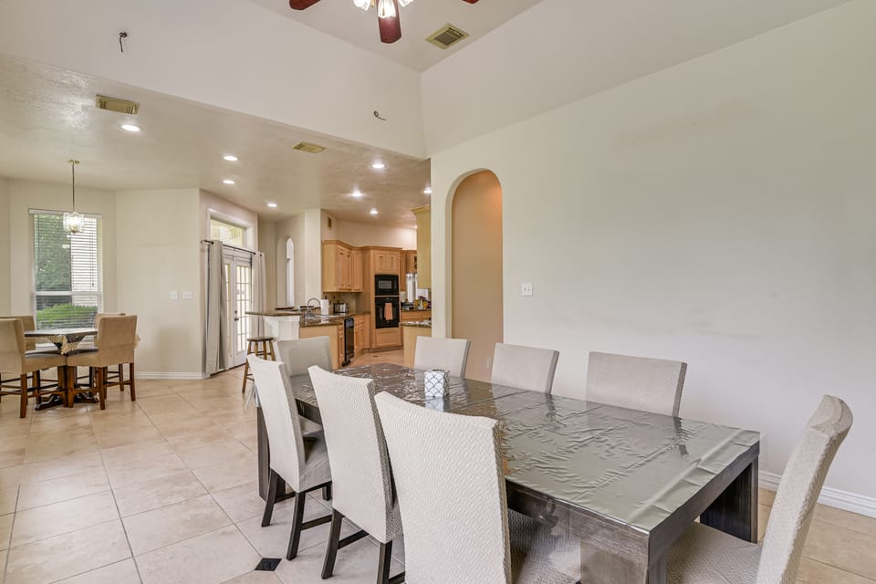 4,500-Sq-Ft Group Getaway Near Gulf Coast House in League City