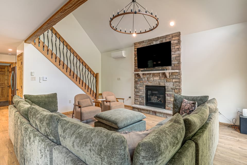 1 Mi to Beach! Home w/ Game Room in Albrightsville House in Tunkhannock Township