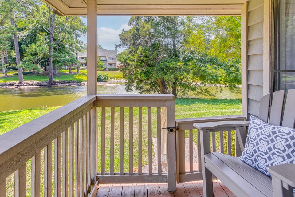 Poolside Days, Ocean Strolls! Myrtle Beach Retreat Apartment in South Carolina