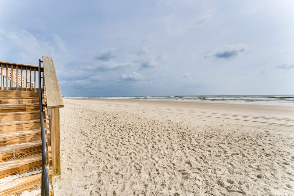 DBS Oceanfront: Intracoastal View, All Amenities Apartment in Daytona Beach Shores