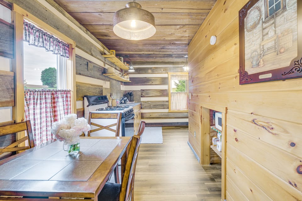 Pets Welcome! All-Season Getaway in Wellsboro House in Pennsylvania