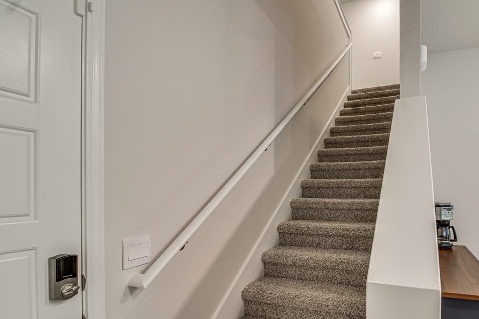 7 Mi to Navarre Beach! Modern & Serene Townhome Apartment in Alabama
