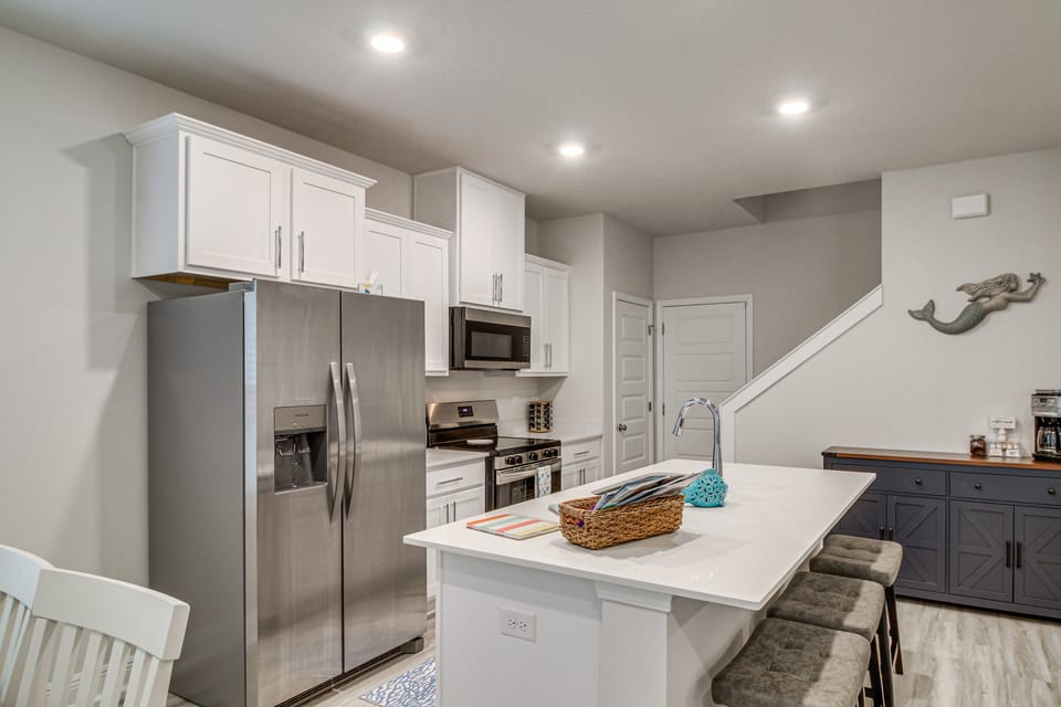 7 Mi to Navarre Beach! Modern & Serene Townhome Apartment in Alabama