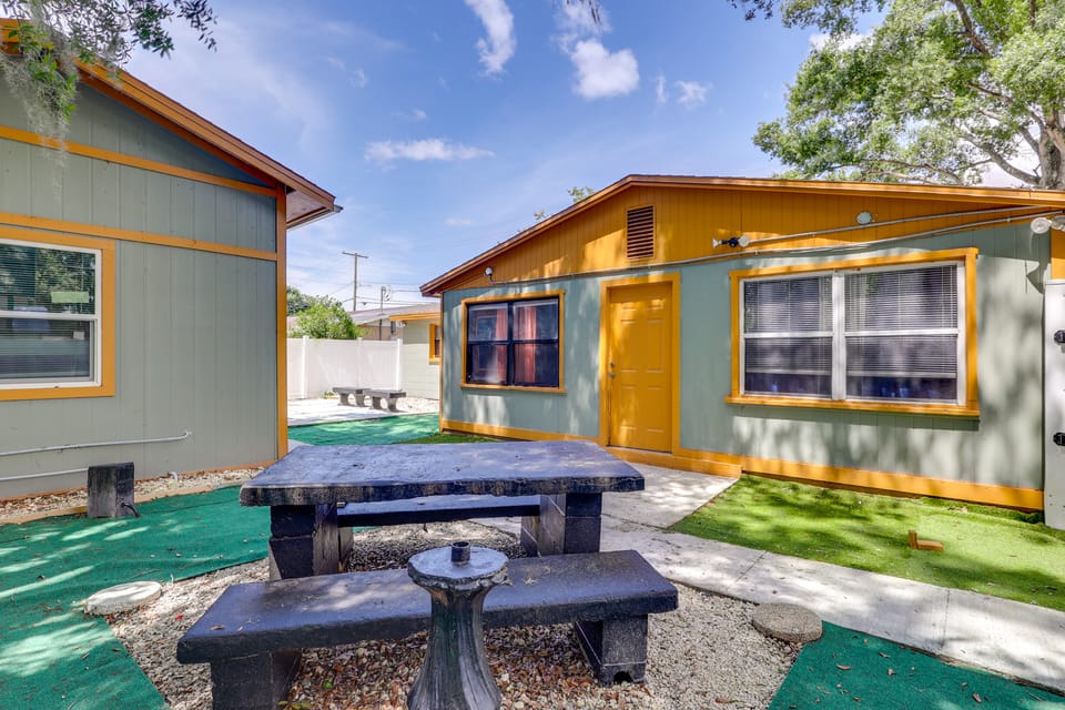 Guest House Near Amphitheatre & Hard Rock Casino! Apartment in Tampa
