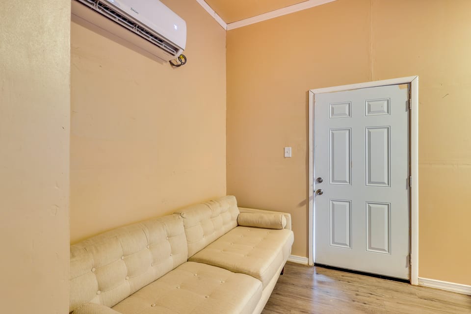 Guest House Near Amphitheatre & Hard Rock Casino! Apartment in Tampa