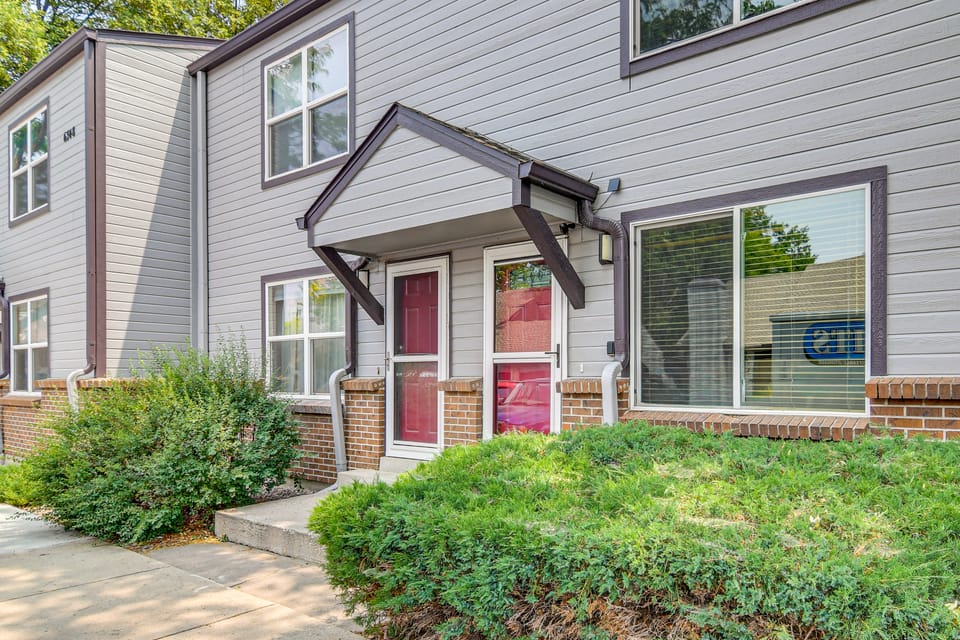 3 Mi to Old Town Arvada! Family Townhome w/ Patio Apartment in Arvada