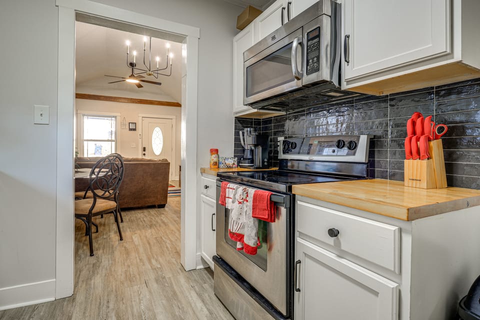 4 Mi to Stadiums! Quiet Kansas City Home w/ Patio House in Independence