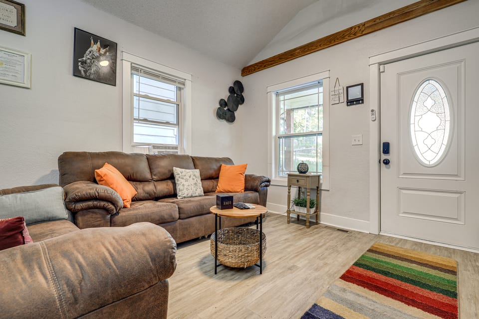 4 Mi to Stadiums! Quiet Kansas City Home w/ Patio House in Independence