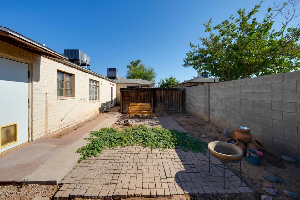 Duplex w/ Pet-Friendly Yard, 5 Mi to Dtwn Phoenix! Apartment in Phoenix