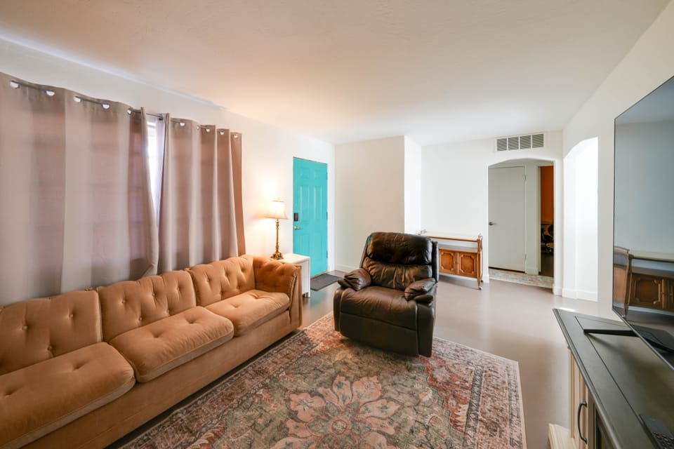 Duplex w/ Pet-Friendly Yard, 5 Mi to Dtwn Phoenix! Apartment in Phoenix
