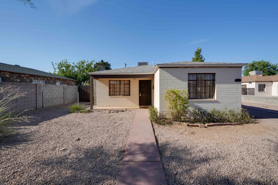 Duplex w/ Pet-Friendly Yard, 5 Mi to Dtwn Phoenix! Apartment in Phoenix