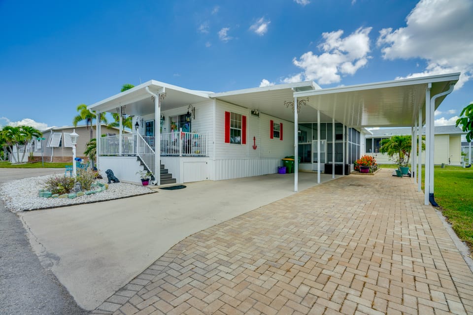 Pool & Dock Access! Boater’s Base in Punta Gorda House in Charlotte Park