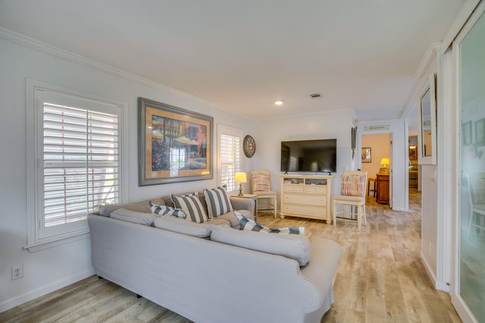 Pool & Dock Access! Boater’s Base in Punta Gorda House in Charlotte Park