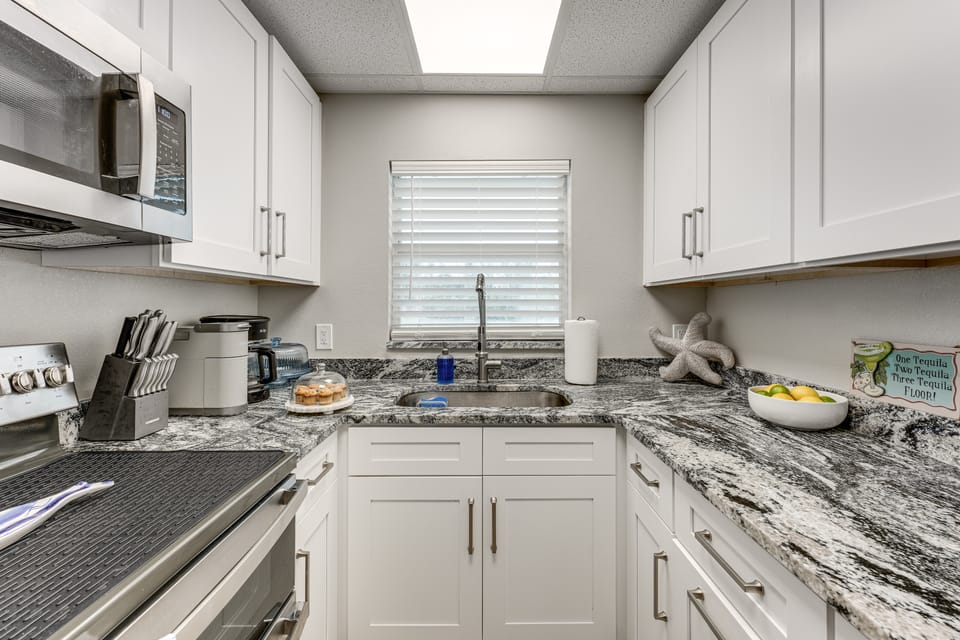 Steps to Beach! Charming Indian Shores Condo Apartment in Redington Shores