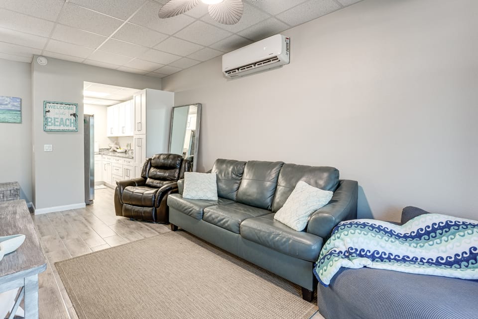 Steps to Beach! Charming Indian Shores Condo Apartment in Redington Shores