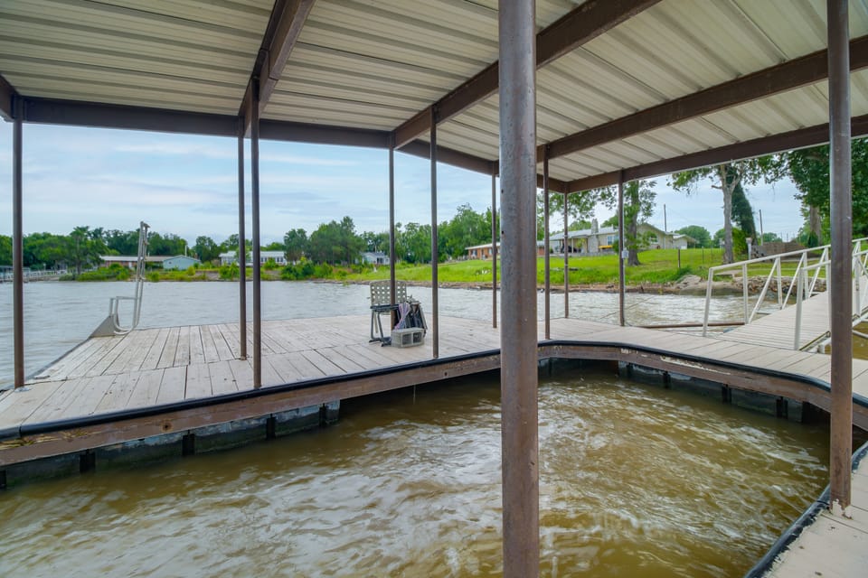 Cast & Relax! Wolf Creek Fishing Cabin w/ Dock House in Grove