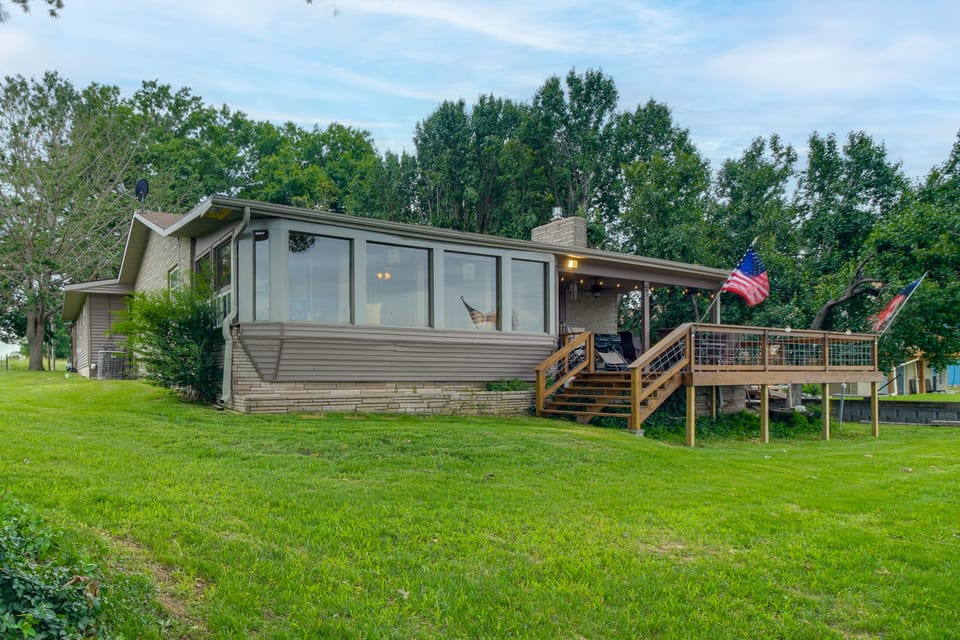 Game Room, Fishing Cabin & Dock on Grand Lake! House in Grove