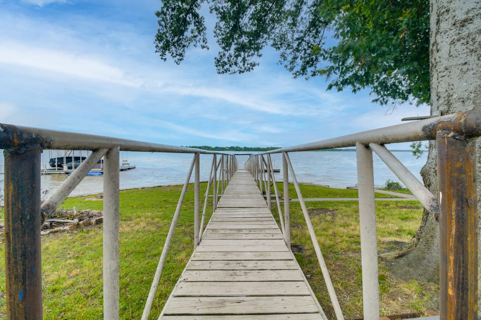 Game Room, Fishing & Dock on Grand Lake! House in Grove
