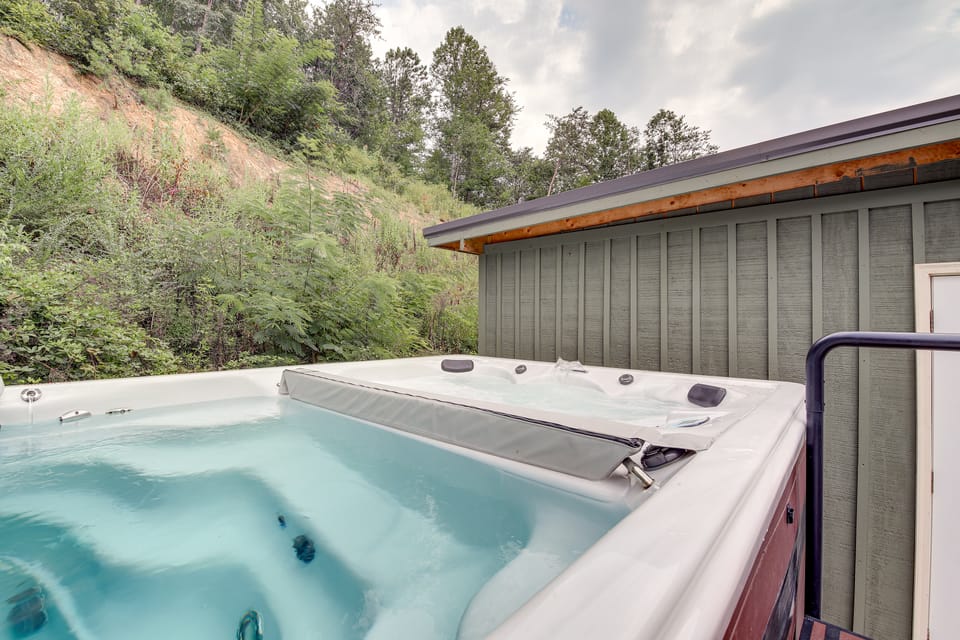 Pigeon Forge Cabin w/ Swim Spa: Walk to Dollywood! House in Pigeon Forge