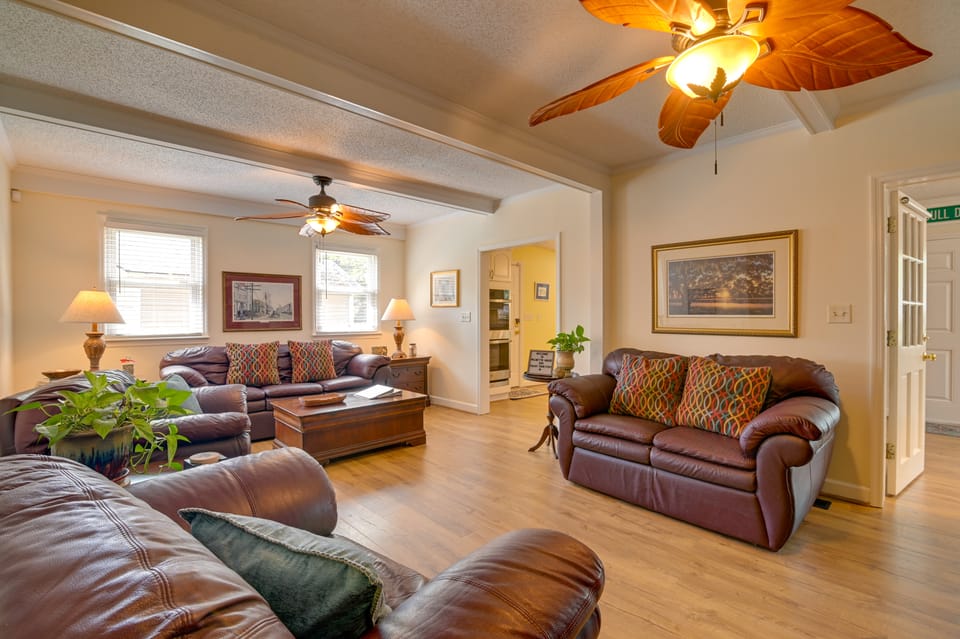 Georgetown Family Getaway 1 Mi to Front Street House in South Carolina
