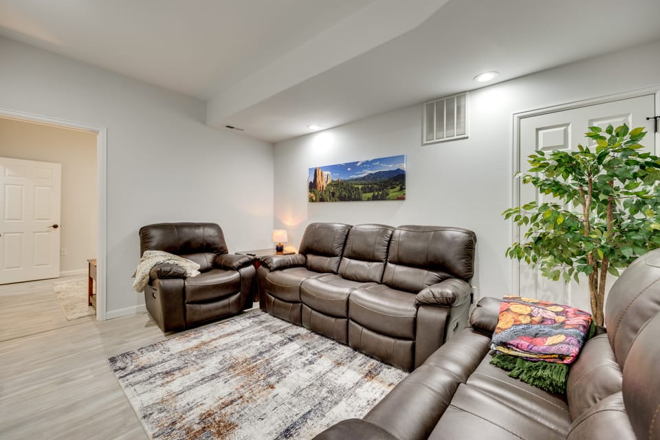 Explore The Springs! Family-Friendly Basement Unit Apartment in Black Forest