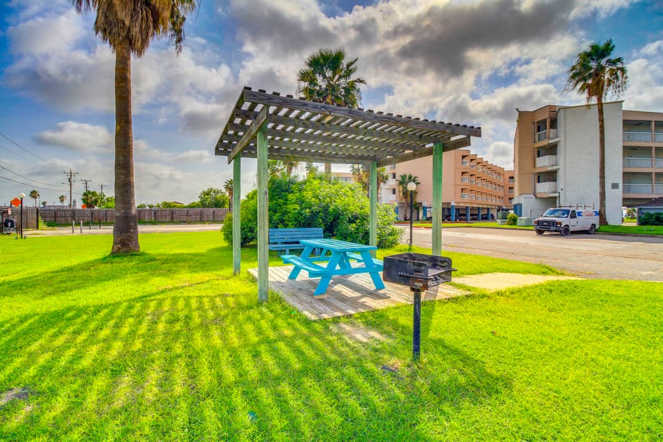 Beach View Balcony! Corpus Christi Condo w/ Pool Apartment in Nueces County