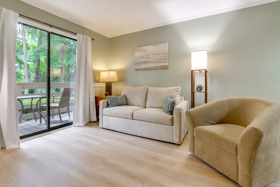 1 Mi to Beach! HHI Extended Escape w/ Balcony Apartment in Hilton Head Island