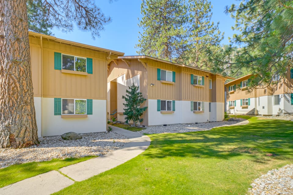 Quiet Condo Next to Enchantment, Adventure Parks Apartment in Leavenworth