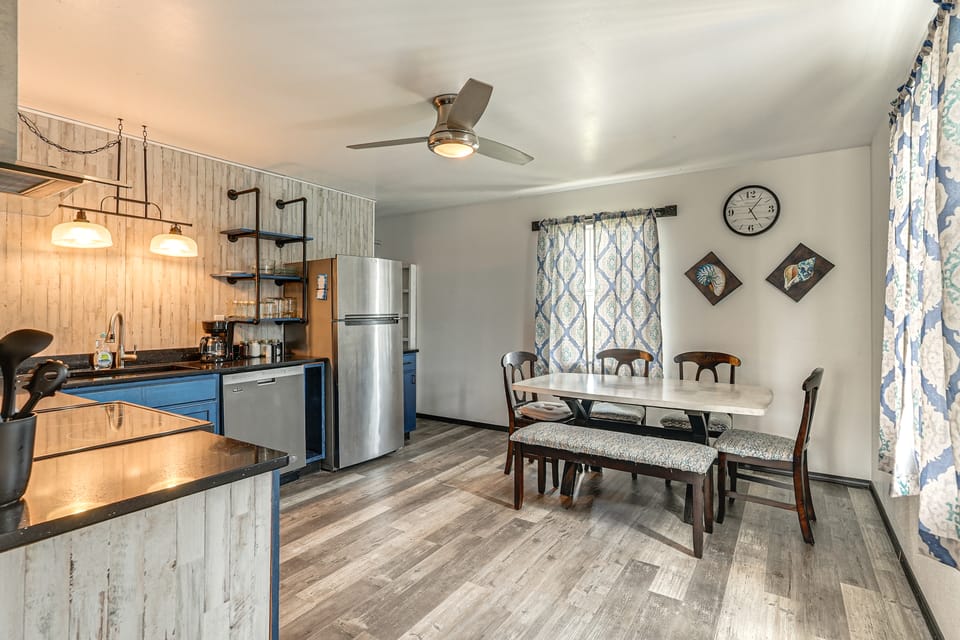 Swim, Relax & Explore the Gulf Coast! Home w/ Pool House in Highway 30A Florida Beach