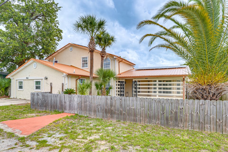 Swim, Relax & Explore the Gulf Coast! Home w/ Pool House in Highway 30A Florida Beach