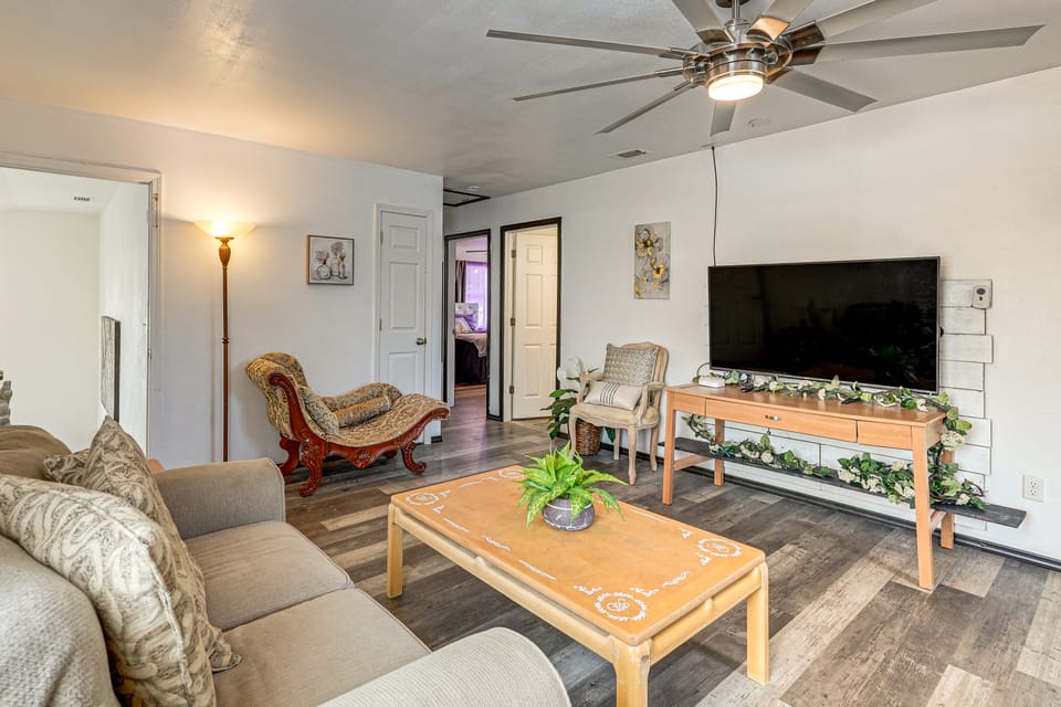 Swim, Relax & Explore the Gulf Coast! Home w/ Pool House in Highway 30A Florida Beach