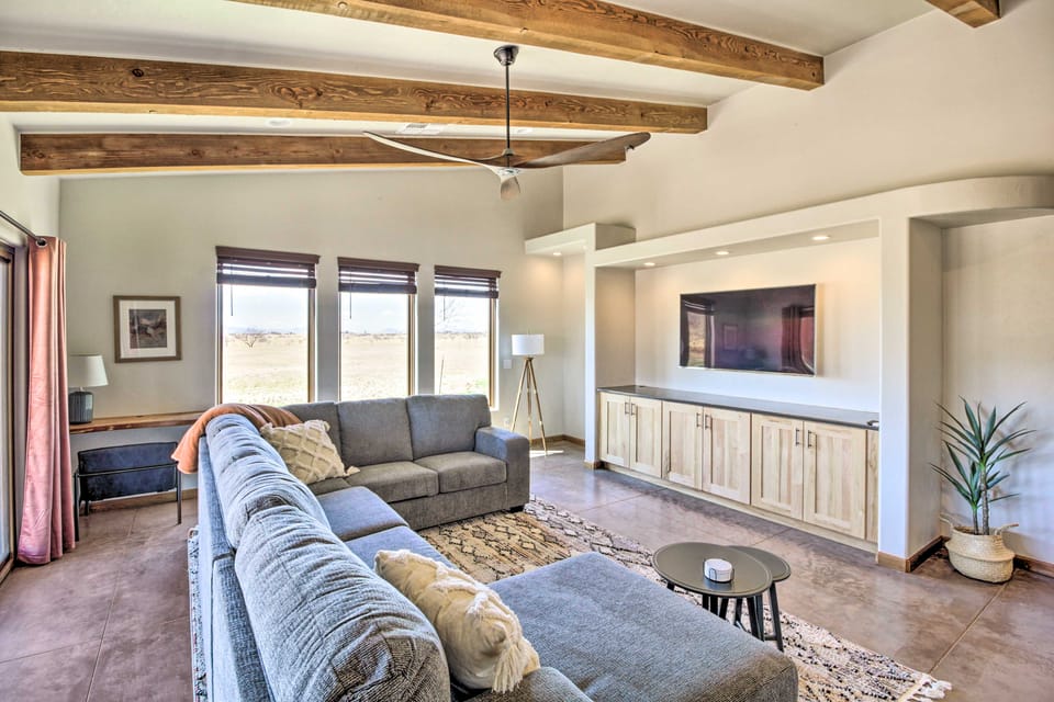 Dual-Unit Ranch in Elgin Wine Country! House in Arizona