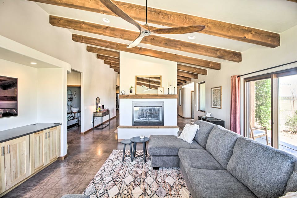 Dual-Unit Ranch in Elgin Wine Country! House in Arizona