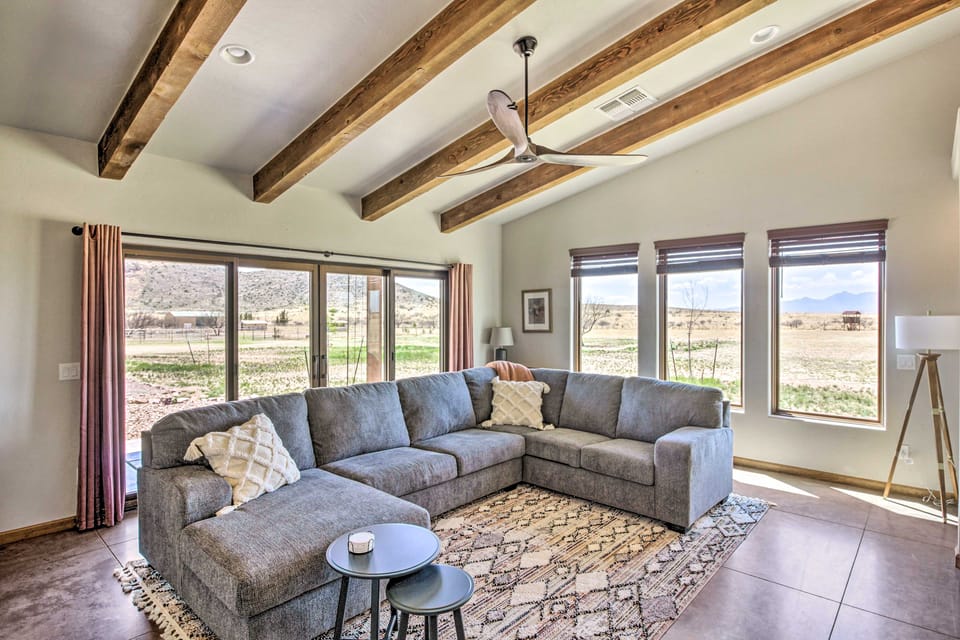 Dual-Unit Ranch in Elgin Wine Country! House in Arizona