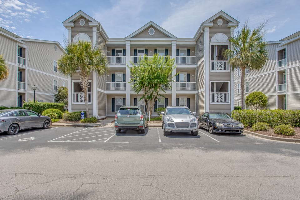 Golf Resort Stay in Sunset Beach: Pool, Balcony Apartment in Sunset Beach