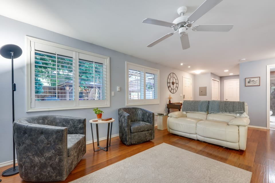 4 Mi to Waterfront & Wineries! Quiet Getaway House in Kirkland