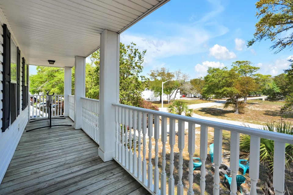 Walk to Beach Pet Friendly Beachy Summer Escape House in Oak Island