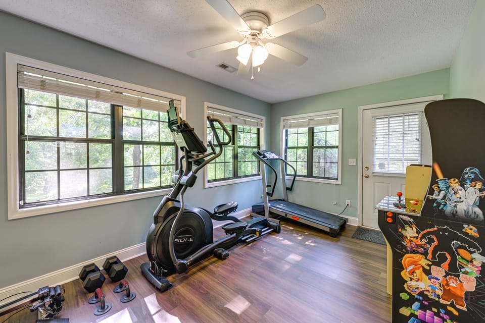 Day Trips to GSMNP! Golfer’s Oasis in Franklin Apartment in Tennessee