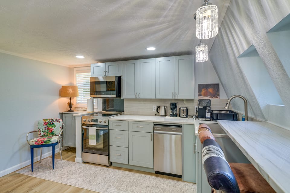 3 Mi to Tomball's Main St! Unique A-Frame Home House in Tomball