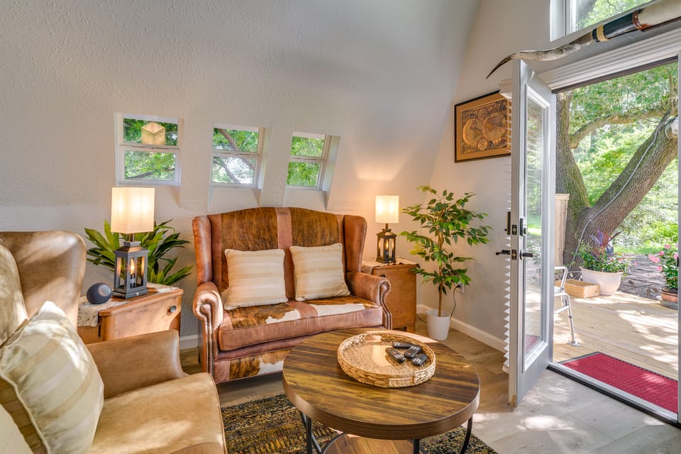 3 Mi to Tomball's Main St! Unique A-Frame Home House in Tomball