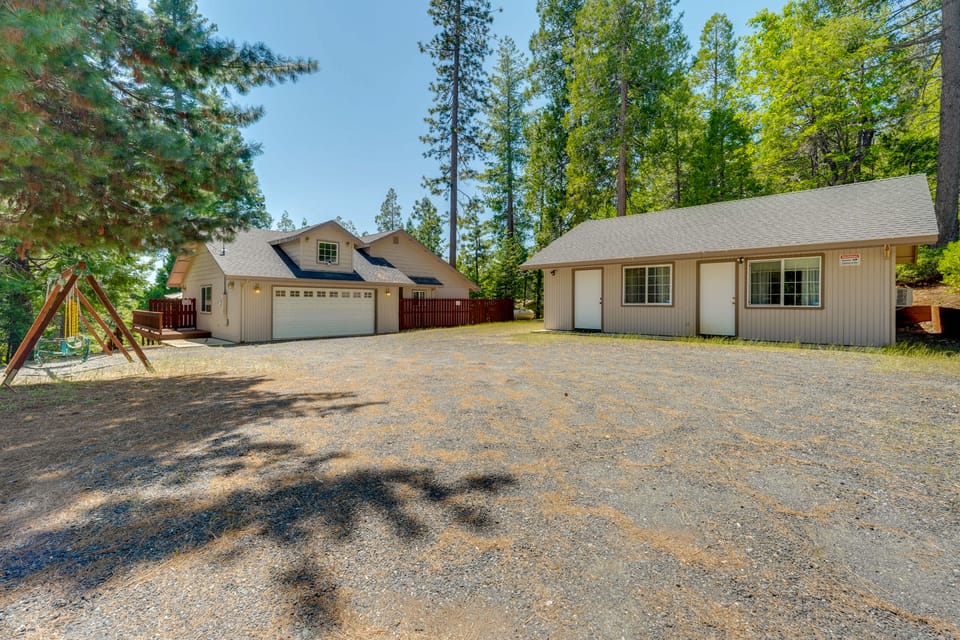 Spacious 5BR Mountain Home in Peaceful Mi-Wuk House in Mi Wuk Village