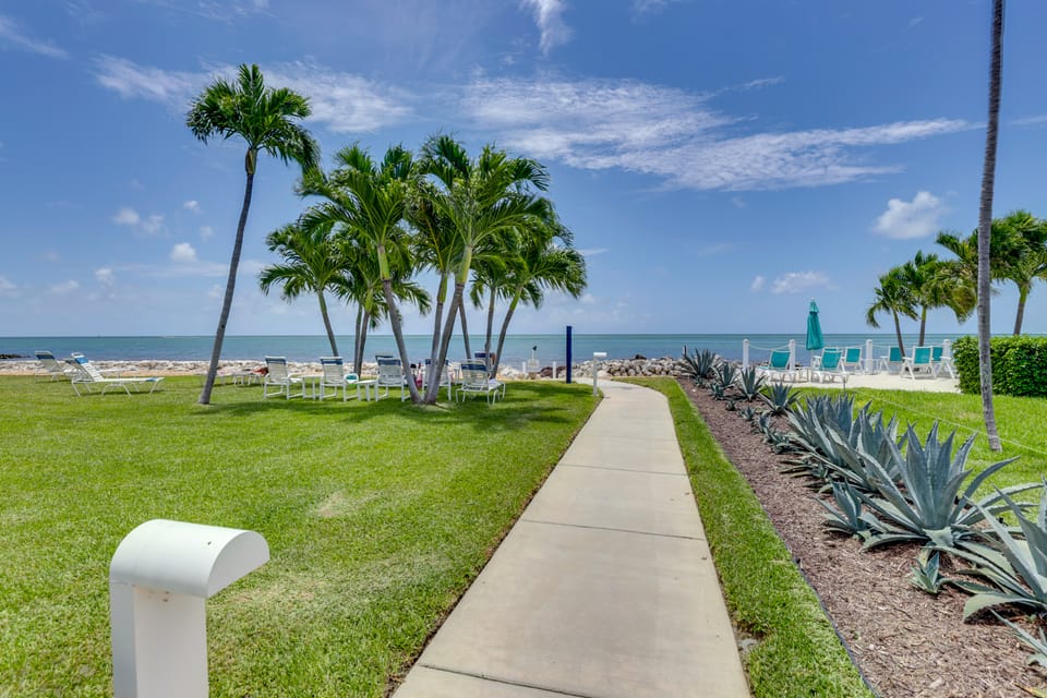 Steps to Pool & Ocean! Key Colony Beach Retreat Apartment in Key Colony Beach