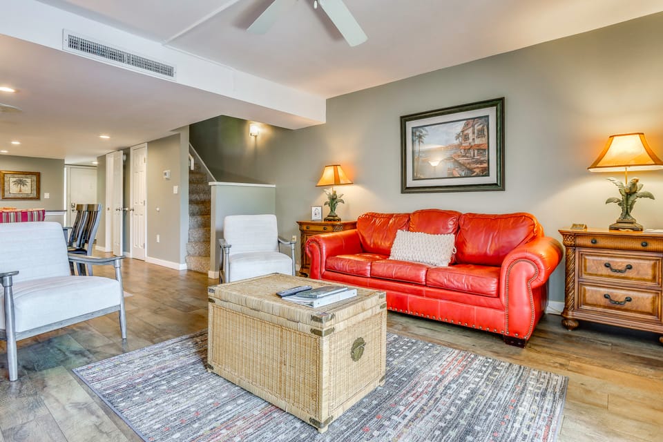 Pool & Beach! Lagoon-View Island Club Resort Condo Apartment in Hilton Head Island