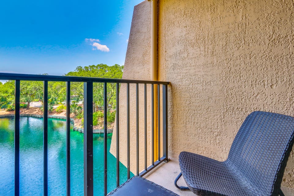 Pool & Beach! Lagoon-View Island Club Resort Condo Apartment in Hilton Head Island