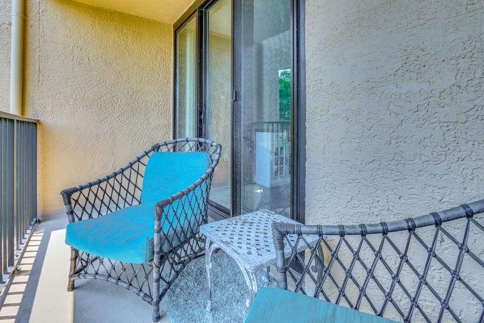 Pool & Beach! Lagoon-View Island Club Resort Condo Apartment in Hilton Head Island