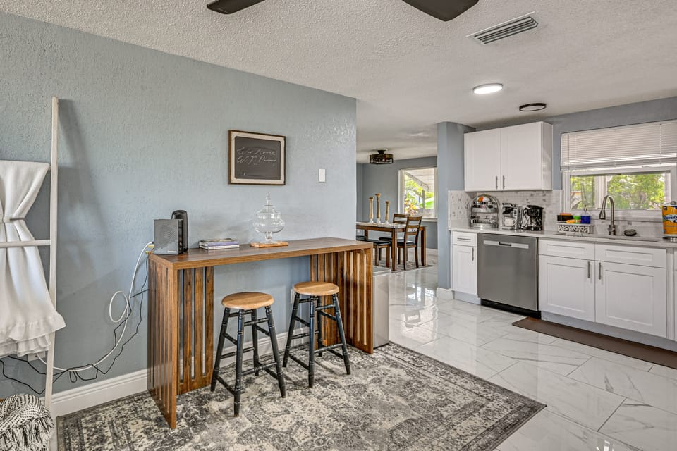 Canalfront Hudson Home w/ Hot Tub: 3 Mi to Beaches House in Hudson