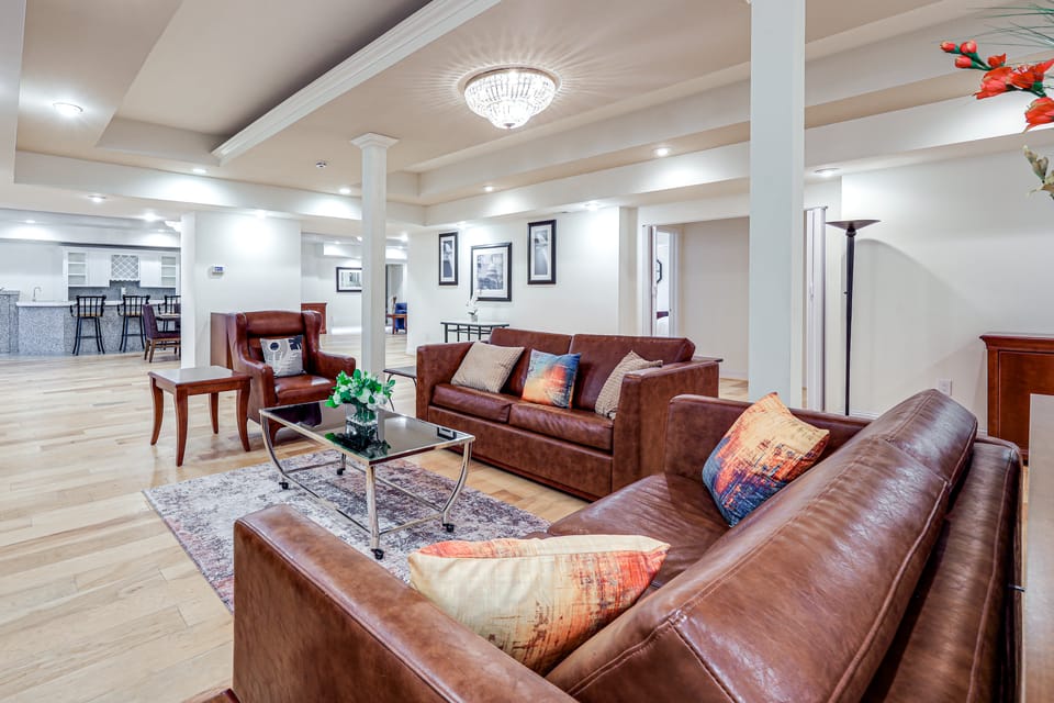 Gateway to DC & More! Quiet & Stylish Retreat House in Potomac