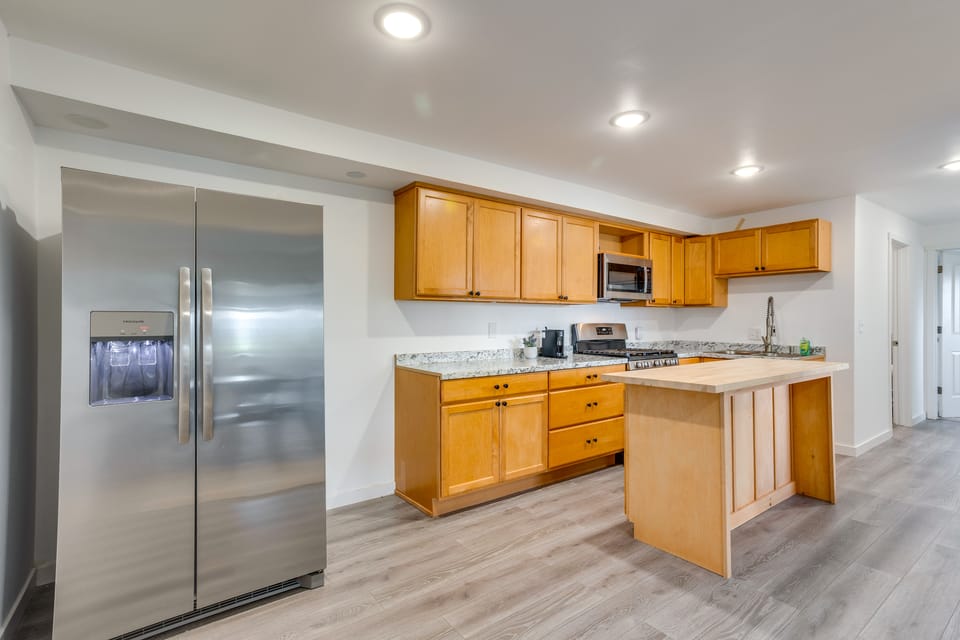 Explore Seattle & Lake Washington! Mtn-View Apt Apartment in Bryn Mawr-Skyway