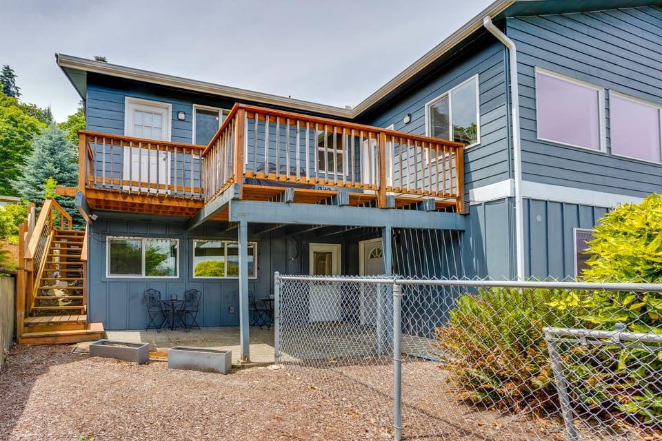 Quick Hwy Access to Seattle! Mtn-View Apt w/ Yard Apartment in Bryn Mawr-Skyway