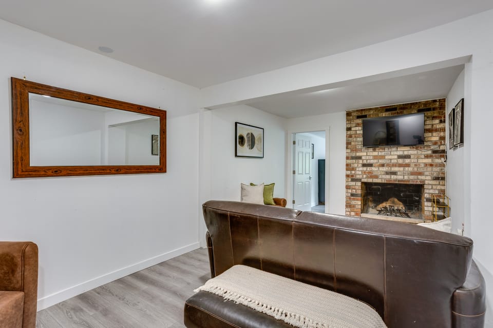 Quick Hwy Access to Seattle! Mtn-View Apt w/ Yard Apartment in Bryn Mawr-Skyway